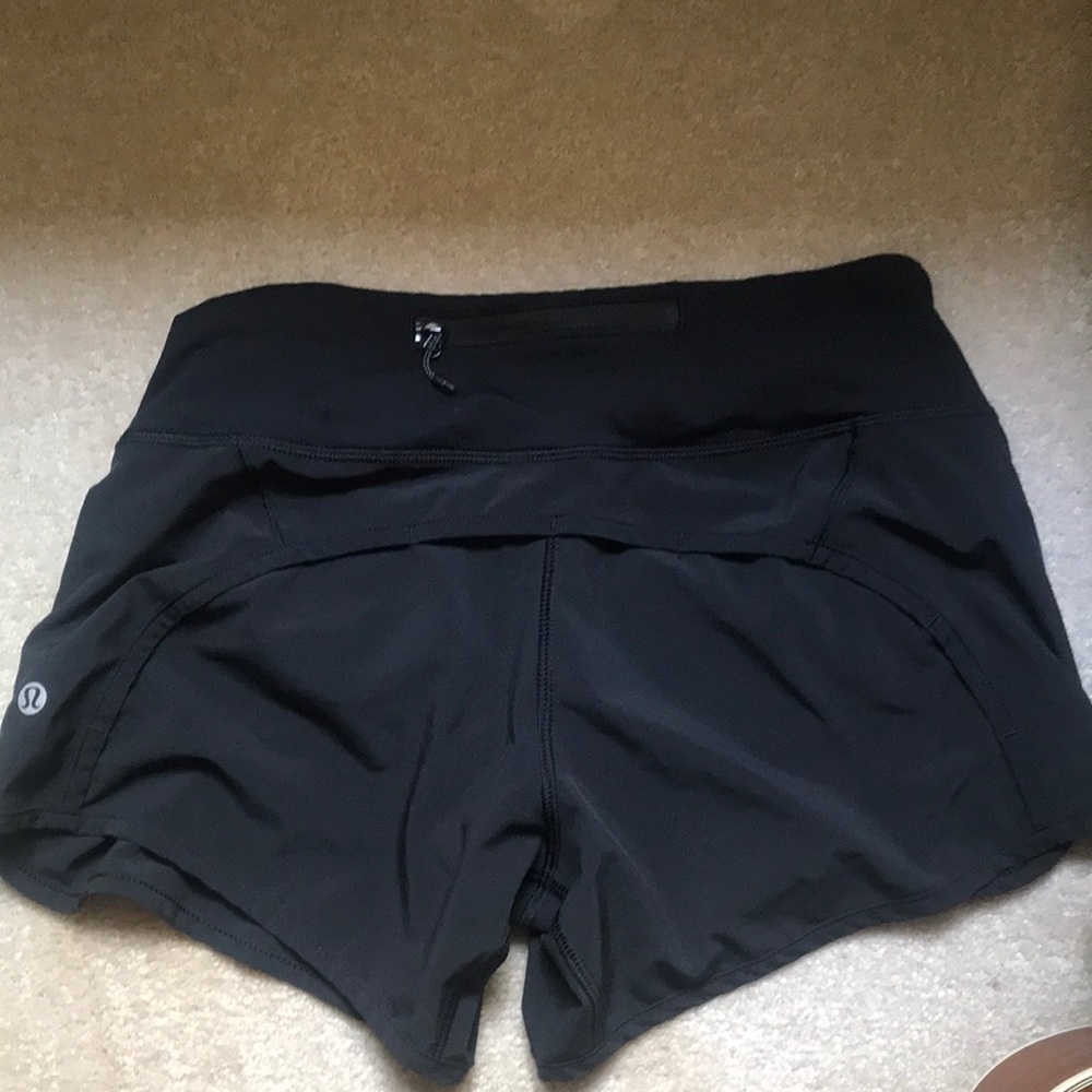 black lululemon shorts